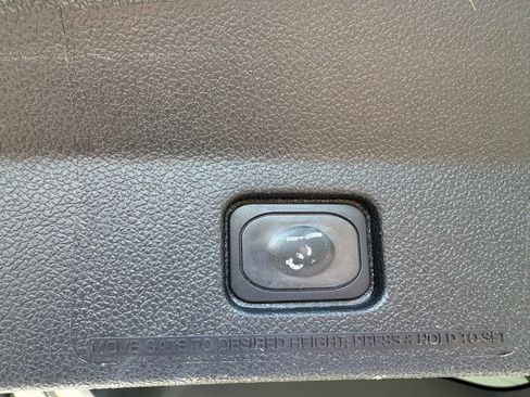 Used 2017 Ford Explorer XLT w/ Equipment Group 202A FWD image 5
