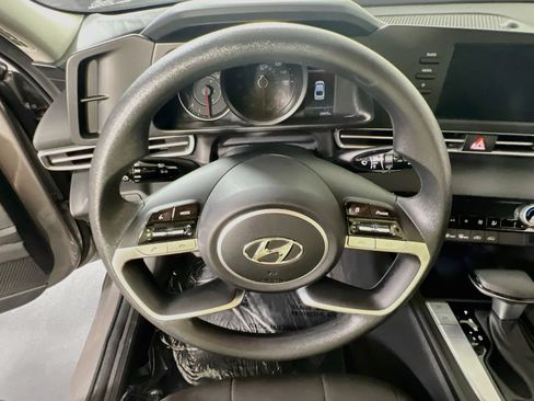 Used 2023 Hyundai Elantra SEL FWD image 11
