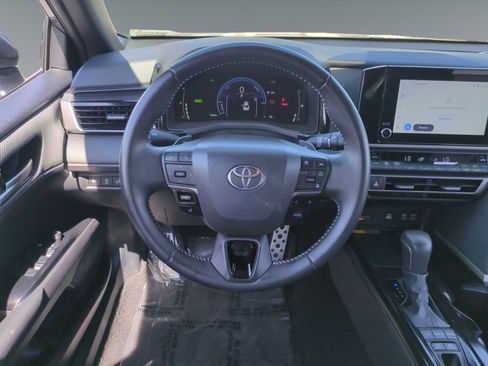 Used 2025 Toyota Camry SE image 12