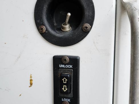 Used 2018 Ford E-350 and Econoline 350 Super Duty w/ Power Windows & Locks Group image 32