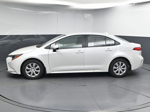 Certified 2025 Toyota Corolla LE image 5