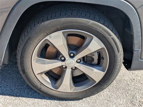 Used 2020 Jeep Cherokee Limited image 11