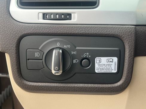Used 2013 Volkswagen Touareg TDI AWD/4WD image 31