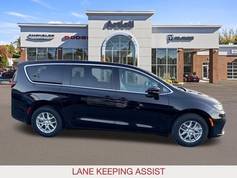 New 2026 Chrysler Pacifica Select image 7