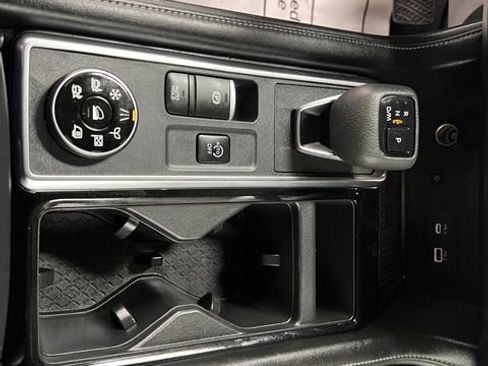 Used 2023 Nissan Pathfinder SL AWD/4WD image 44