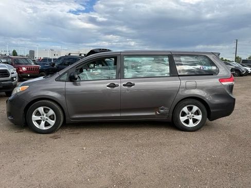 Used 2011 Toyota Sienna FWD image 2