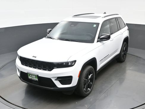 New 2025 Jeep Grand Cherokee Altitude image 18