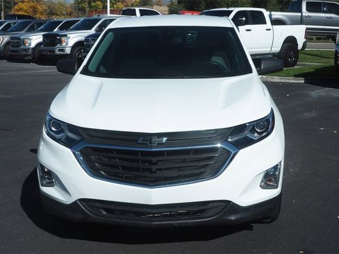 Used 2021 Chevrolet Equinox LS w/ LS Convenience Package image 2