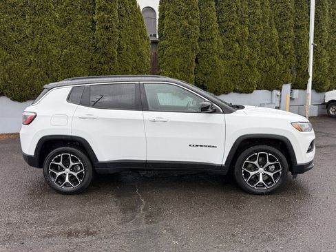 Used 2024 Jeep Compass Limited image 10