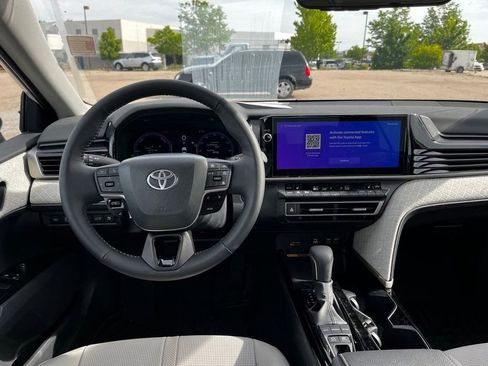 Used 2026 Toyota Camry XLE AWD/4WD image 15