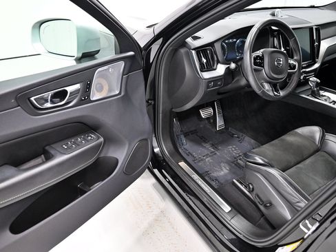 Used 2019 Volvo XC60 T6 R-Design w/ Protection Package Premier AWD/4WD image 4