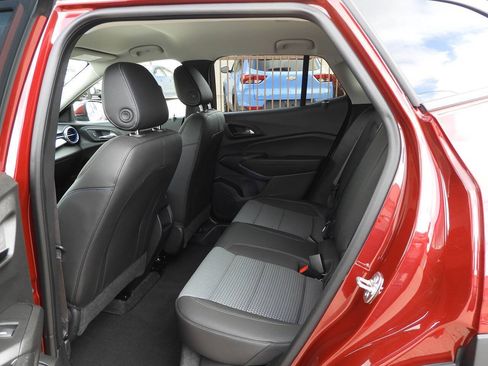 Used 2025 Chevrolet Trax LT w/ Driver Confidence Package FWD image 22