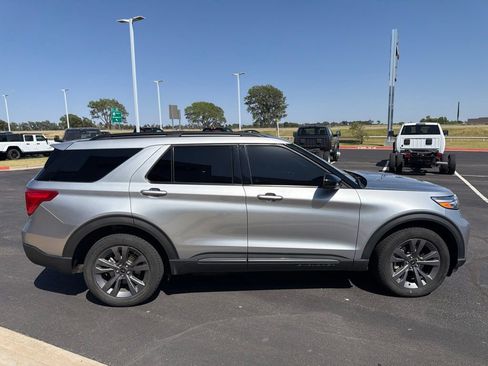 Used 2023 Ford Explorer XLT w/ Equipment Group 202A AWD/4WD image 6