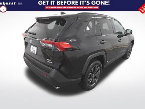 Used 2023 Toyota RAV4 XLE Premium image 5