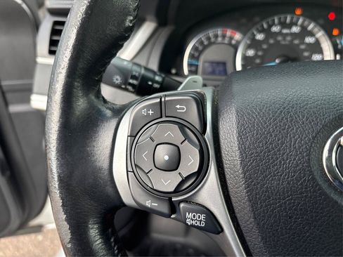 Used 2014 Toyota Camry SE FWD image 40