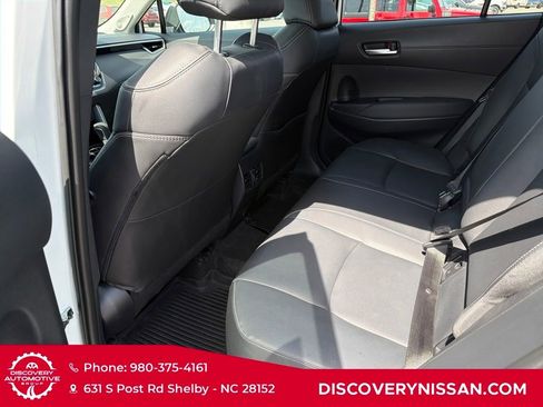 Used 2023 Toyota Corolla Cross XLE w/ Convenience Package FWD image 29