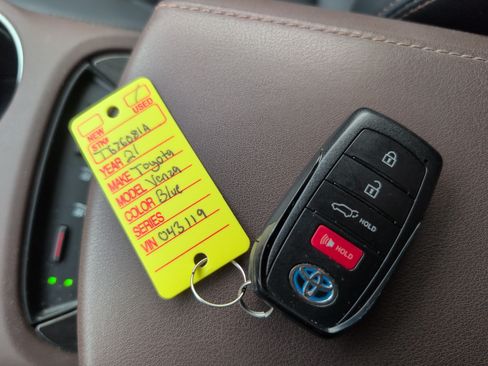 Used 2021 Toyota Venza XLE w/ Softex Package AWD/4WD image 29