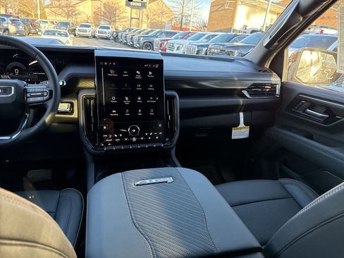 New 2026 GMC Yukon AT4 w/ AT4 Premium Package image 18