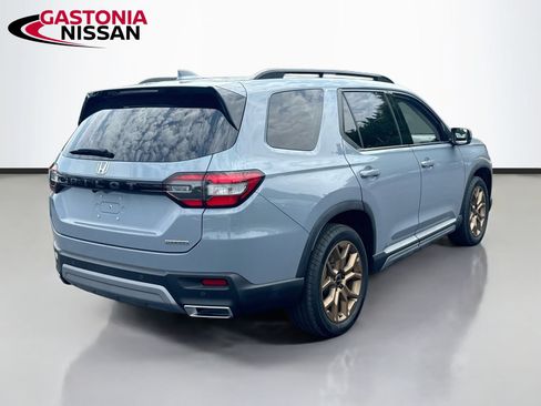 Used 2024 Honda Pilot Touring image 9