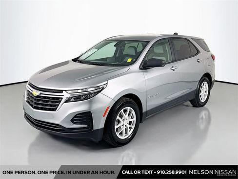 Used 2023 Chevrolet Equinox LS w/ LS Convenience Package FWD image 1