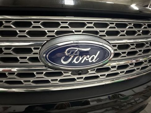 Used 2023 Ford Explorer Limited AWD/4WD image 21