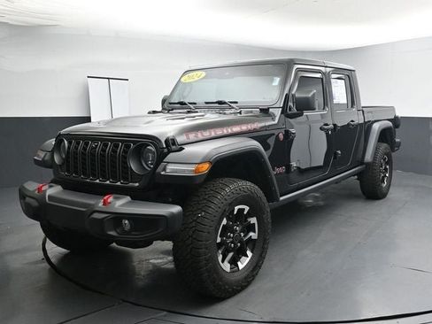 Used 2024 Jeep Gladiator Rubicon w/ Technology Group AWD/4WD image 4
