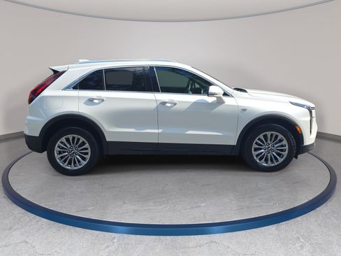 Used 2024 Cadillac XT4 Premium Luxury w/ Technology Package FWD image 4