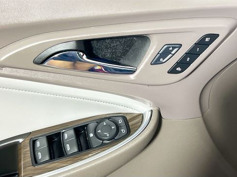 Used 2017 Chevrolet Malibu Premier w/ Driver Confidence Package image 16