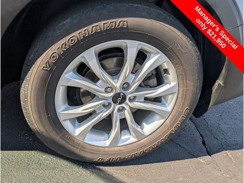 Used 2022 Kia Telluride LX image 26