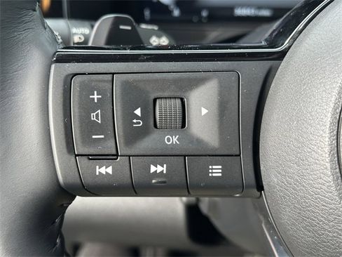 Certified 2024 Nissan Pathfinder Platinum w/ Black Appearance Package image 27