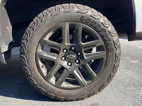 Used 2021 Chevrolet Silverado 1500 LT Trail Boss w/ Convenience Package II AWD/4WD image 9