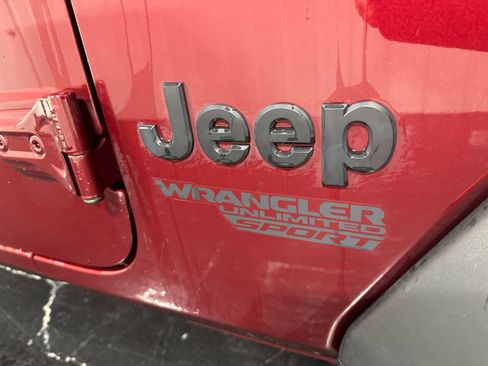 Used 2021 Jeep Wrangler Unlimited Sport AWD/4WD image 10