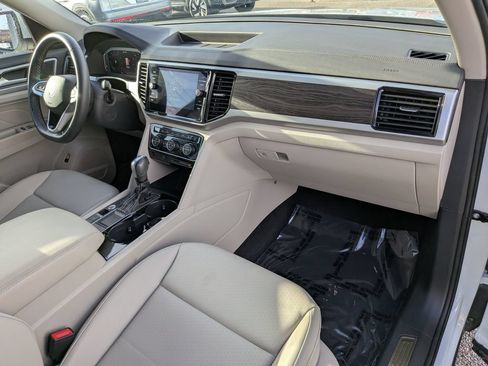 Certified 2023 Volkswagen Atlas SE FWD image 12