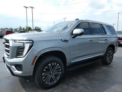 Used 2025 GMC Yukon Elevation w/ Technology Package AWD/4WD image 9