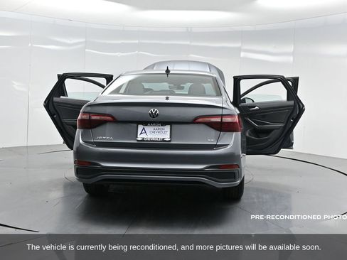 Used 2022 Volkswagen Jetta SE image 46