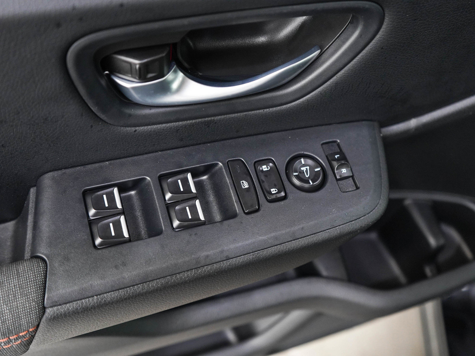 Used 2025 Honda Pilot Sport image 19