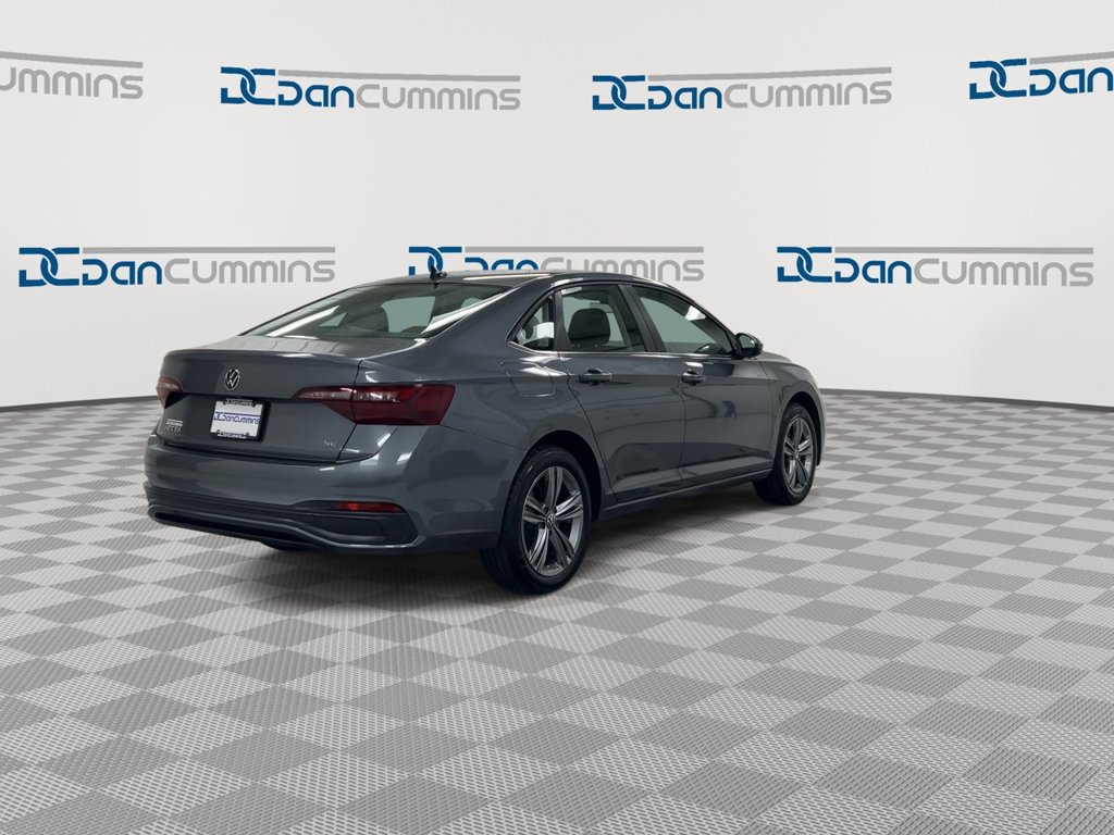 Used 2024 Volkswagen Jetta SE FWD image 8