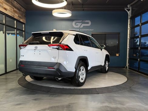 Used 2021 Toyota RAV4 XLE AWD/4WD image 3