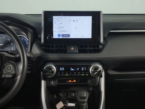 Used 2025 Toyota RAV4 XLE AWD/4WD image 22
