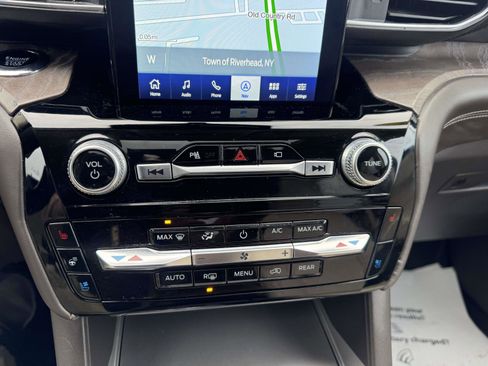 Used 2023 Ford Explorer Platinum w/ Technology Package image 32