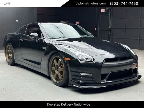 Used 2013 Nissan GT-R Black Edition AWD/4WD image 9