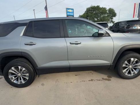 Used 2026 Chevrolet Equinox LT FWD image 9