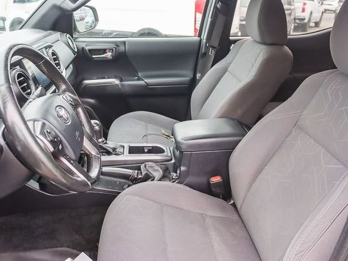Used 2017 Toyota Tacoma SR5 image 9