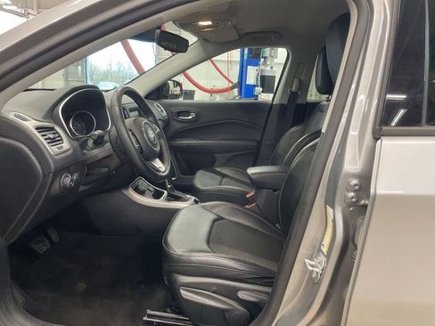 Used 2020 Jeep Compass Latitude AWD/4WD image 19