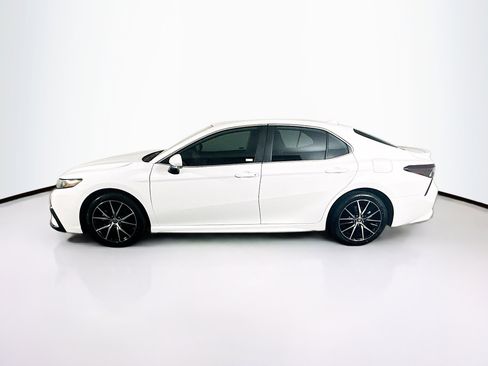 Used 2023 Toyota Camry SE FWD image 4