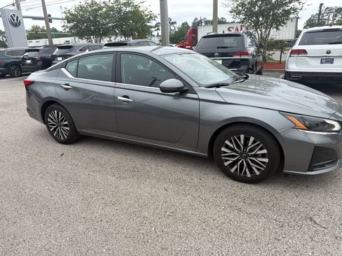 Used 2023 Nissan Altima 2.5 SV FWD image 19