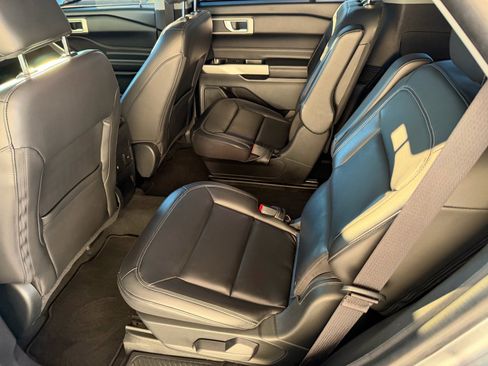 Used 2022 Ford Explorer XLT w/ Equipment Group 202A image 18