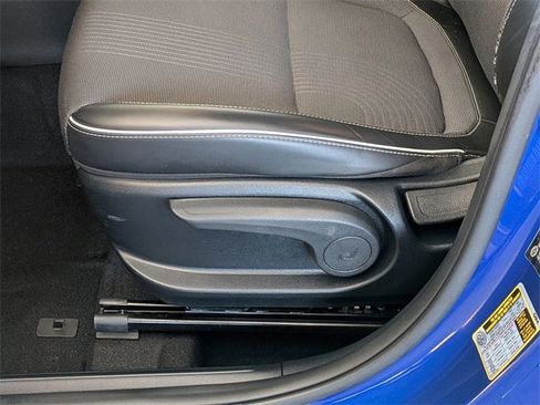 Used 2022 Hyundai Venue Limited image 12