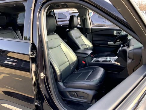 Used 2023 Ford Explorer Limited w/ Equipment Group 301A image 9