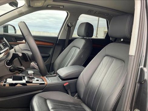 Used 2021 Audi Q5 Premium Plus image 9